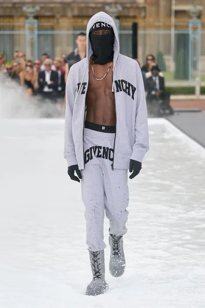 Look 25
